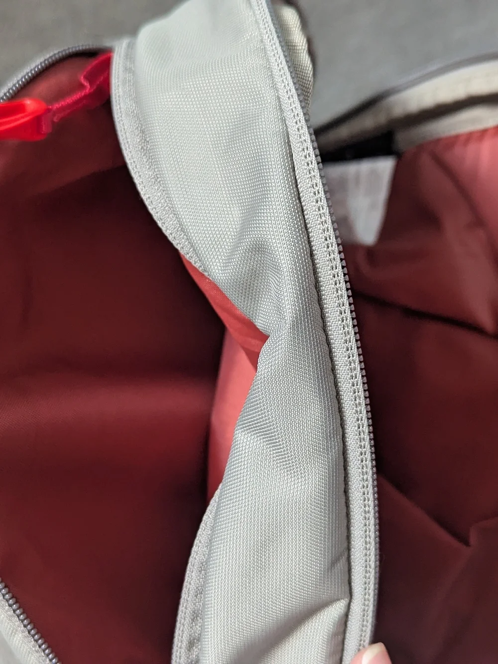OSPREY Escapist 20 Backpack — Light Gray with Black Base